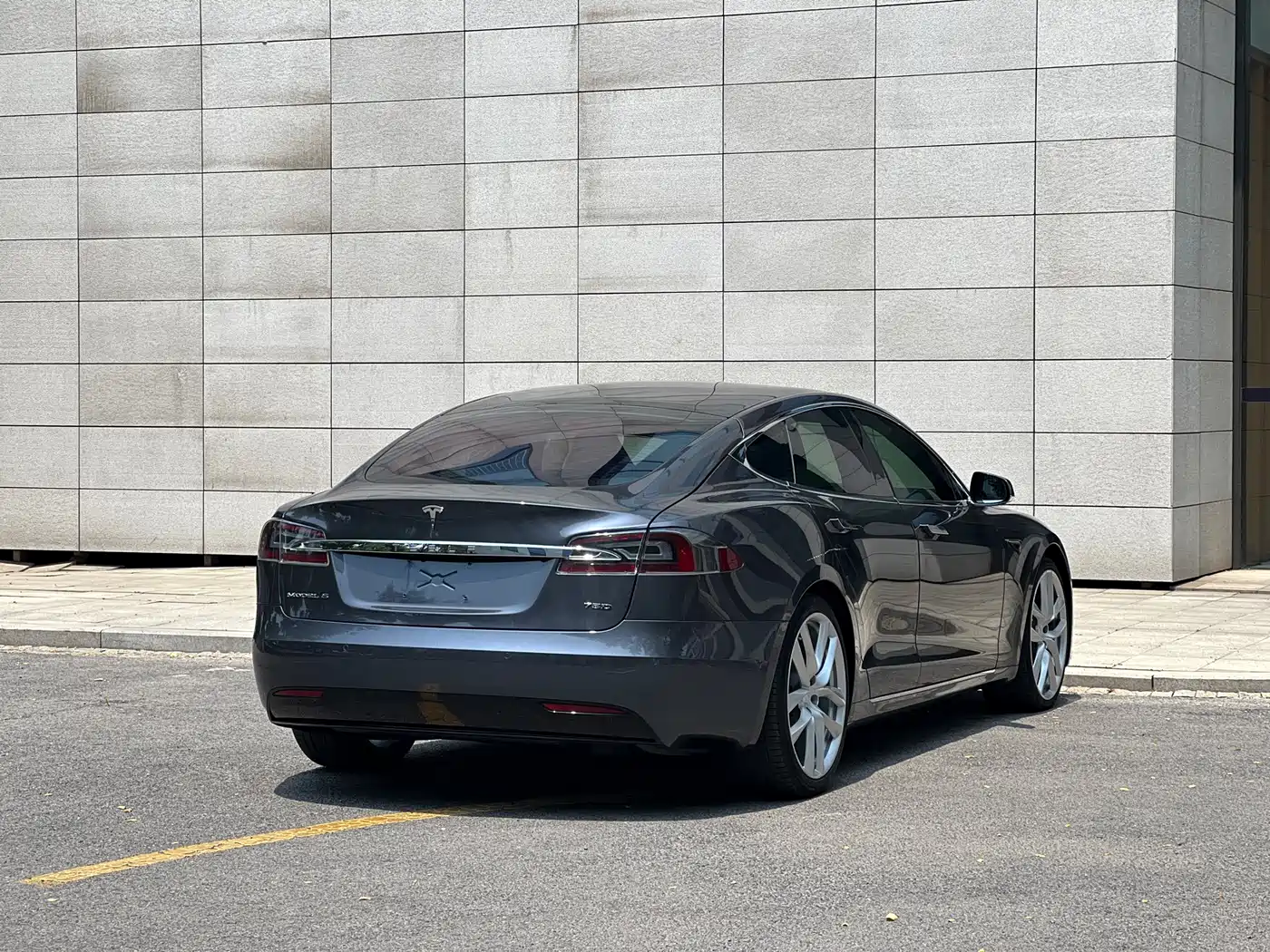 TESLA MODEL S