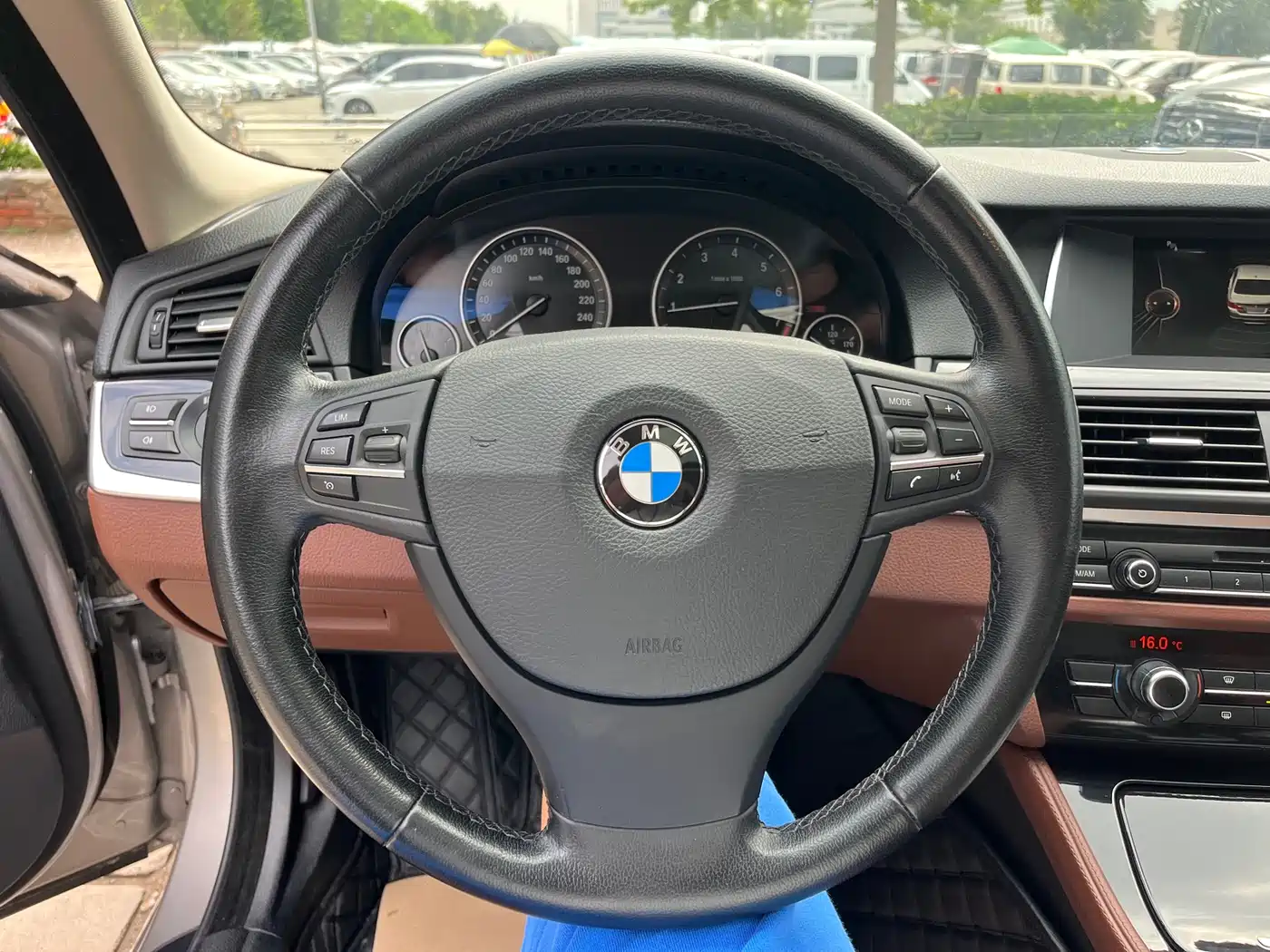 BMW 5 Series 2014 520Li Elegance фото 25
