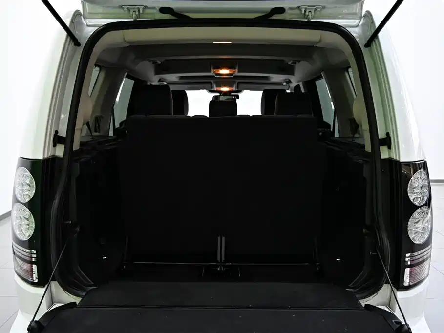 Land Rover Discovery 2016 3.0 SDV6 HSE Diesel фото 27