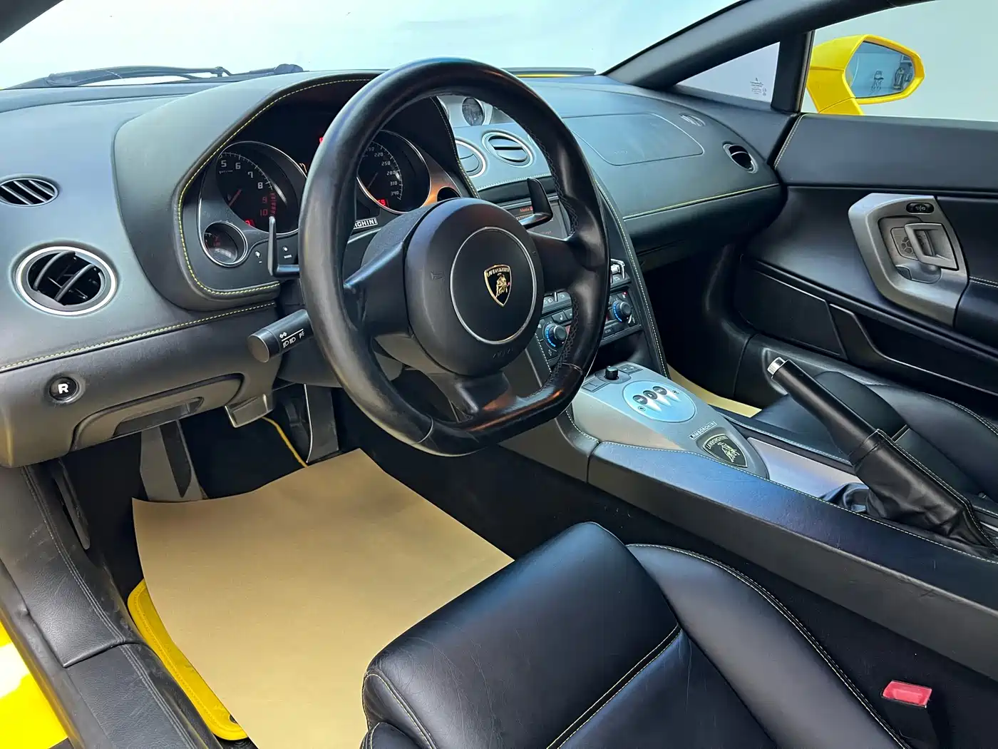 Lamborghini Gallardo 2011 Lamborghini Gallardo LP 560-4 Bicolore фото 4