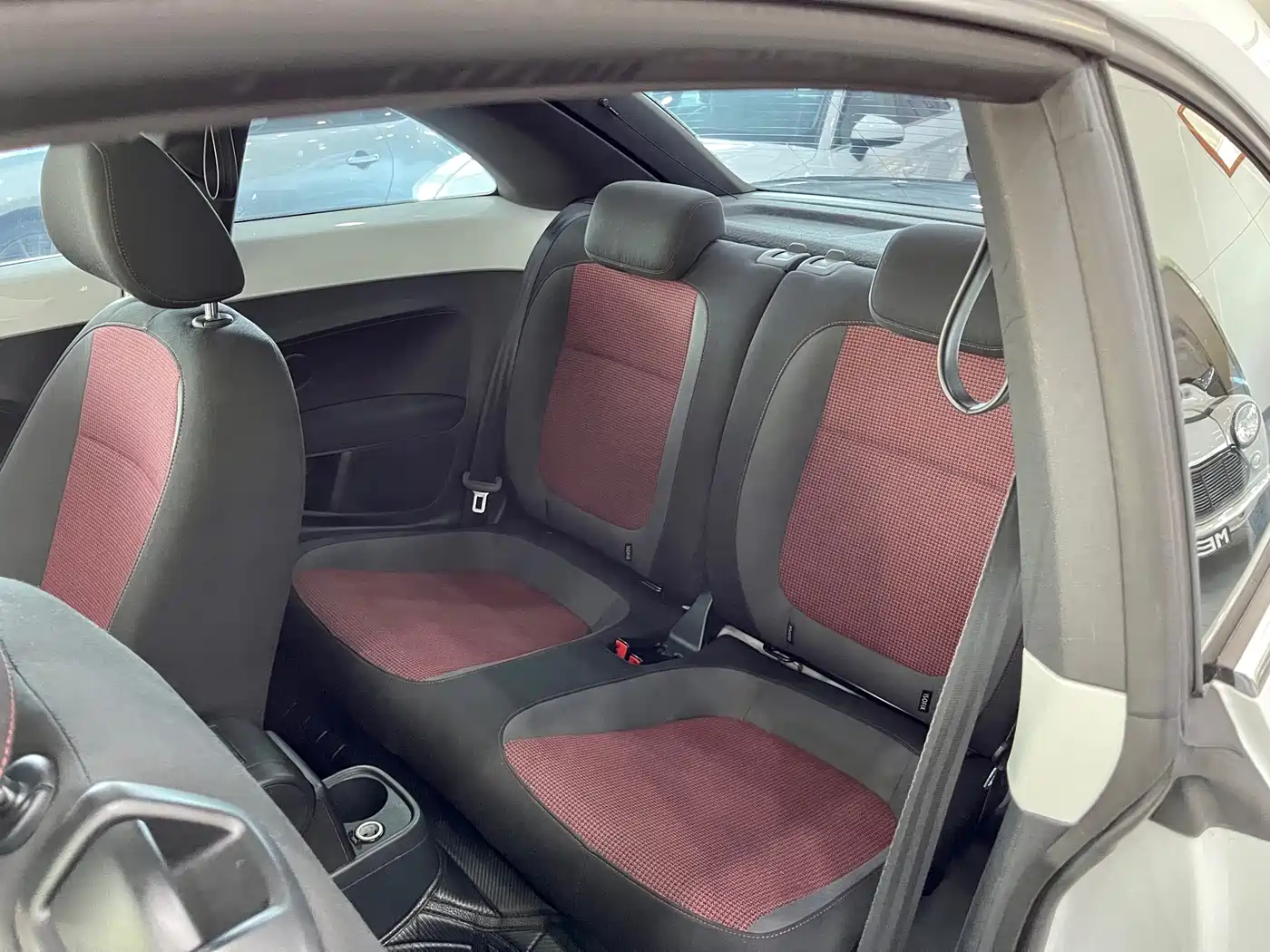 Volkswagen Beetle 2015 180TSI фото 9