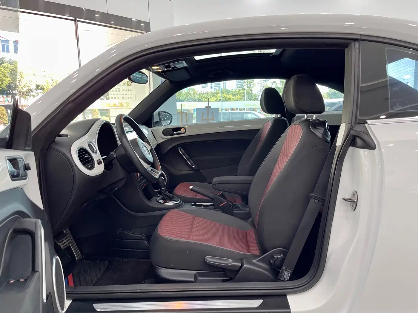 Volkswagen Beetle 2015 180TSI фото 7