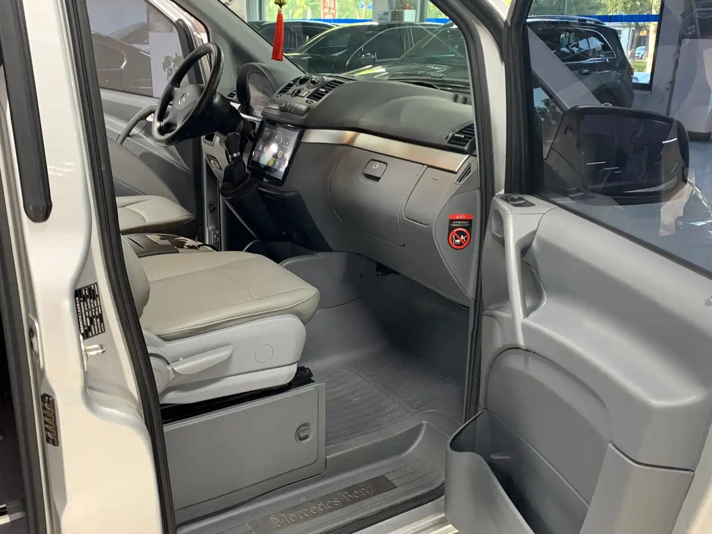 Mercedes-Benz Vito 2011 2.5L Elite Edition фото 12