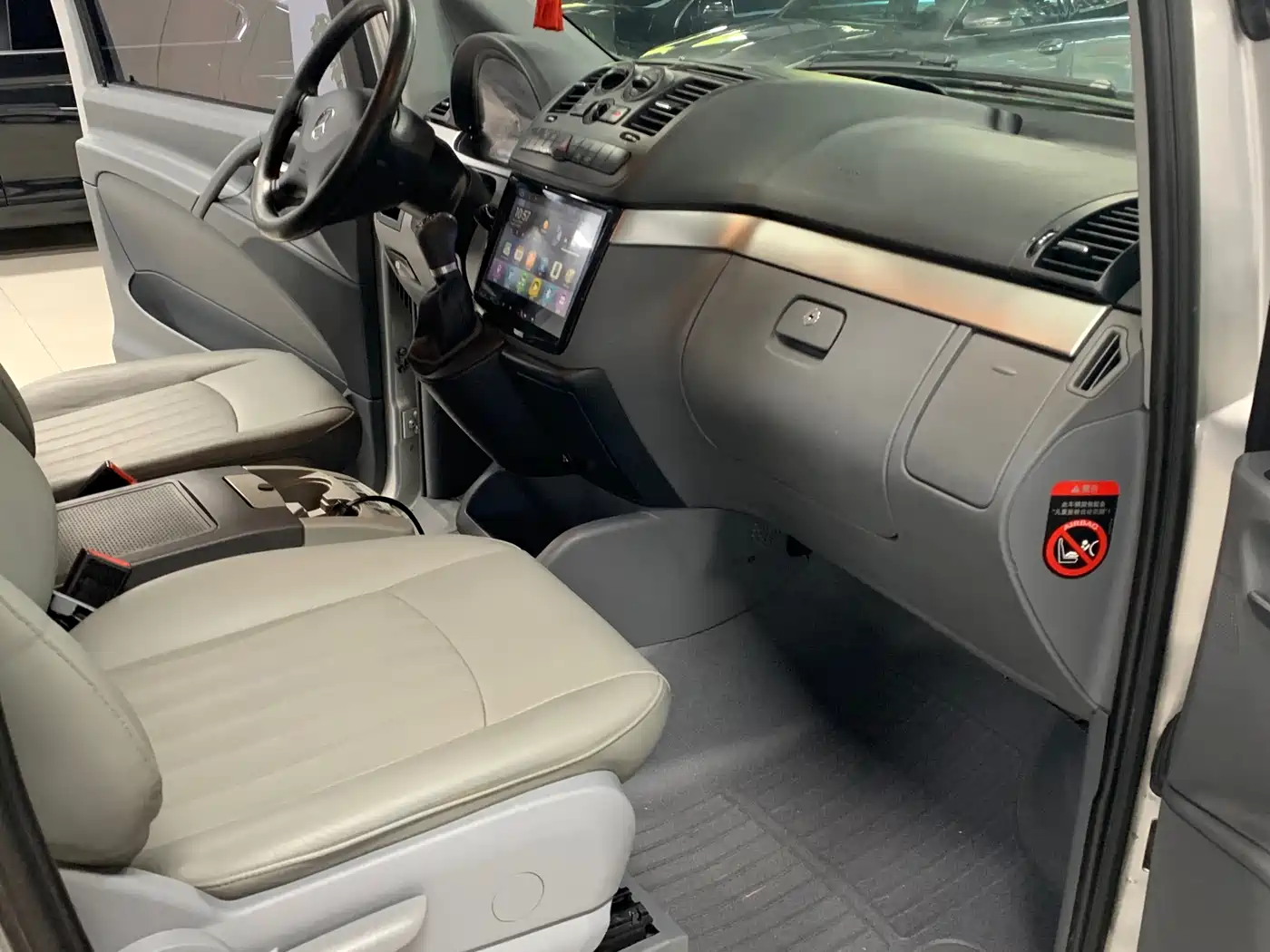 Mercedes-Benz Vito 2011 2.5L Elite Edition фото 13