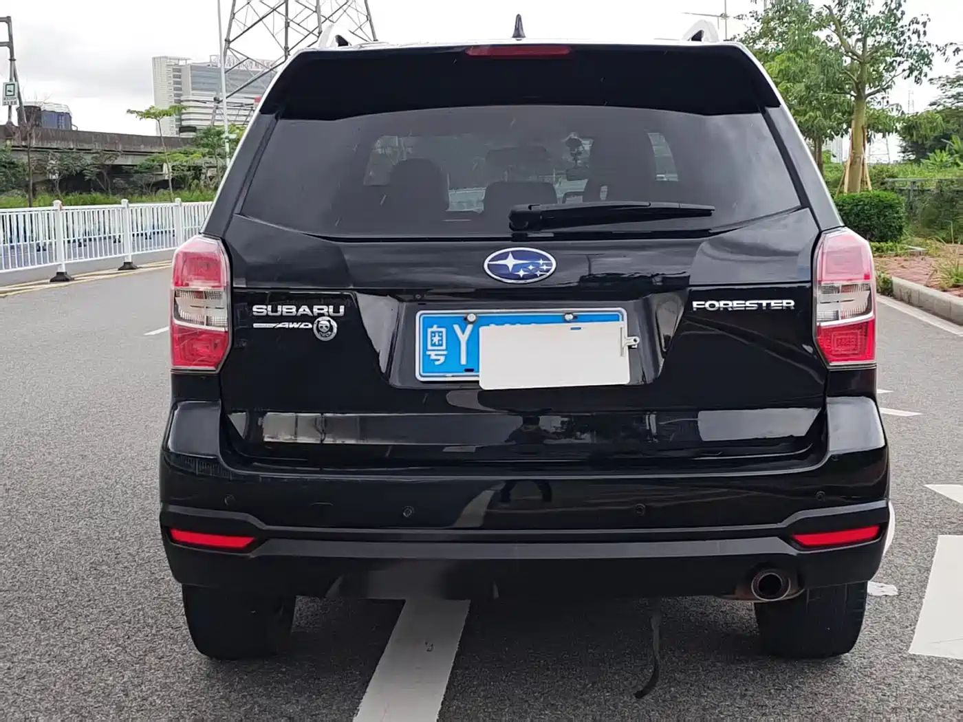 Subaru Forester 2015 2.0i Special Commemorative Edition фото 6