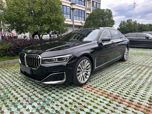 BMW 7 740Li, Лидер, Люкс-пакет