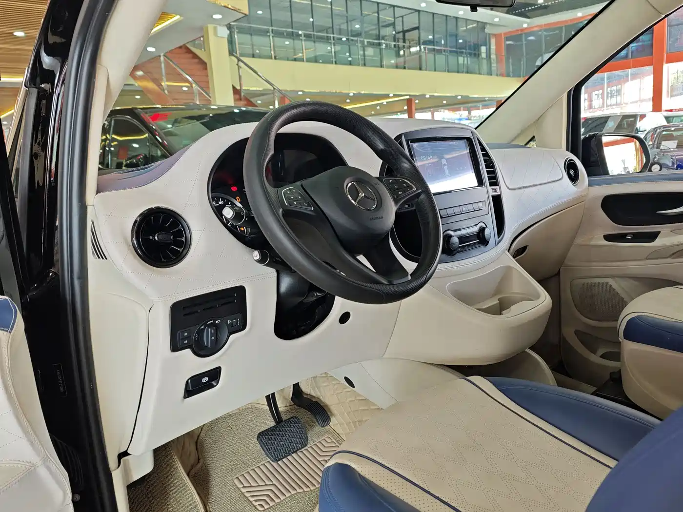 Mercedes-Benz Vito 2021 2.0T Elite 7-Seater фото 7