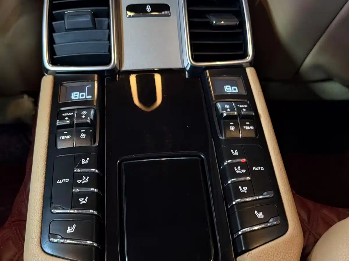 Porsche Panamera 2014 Panamera 4 3.0T фото 12