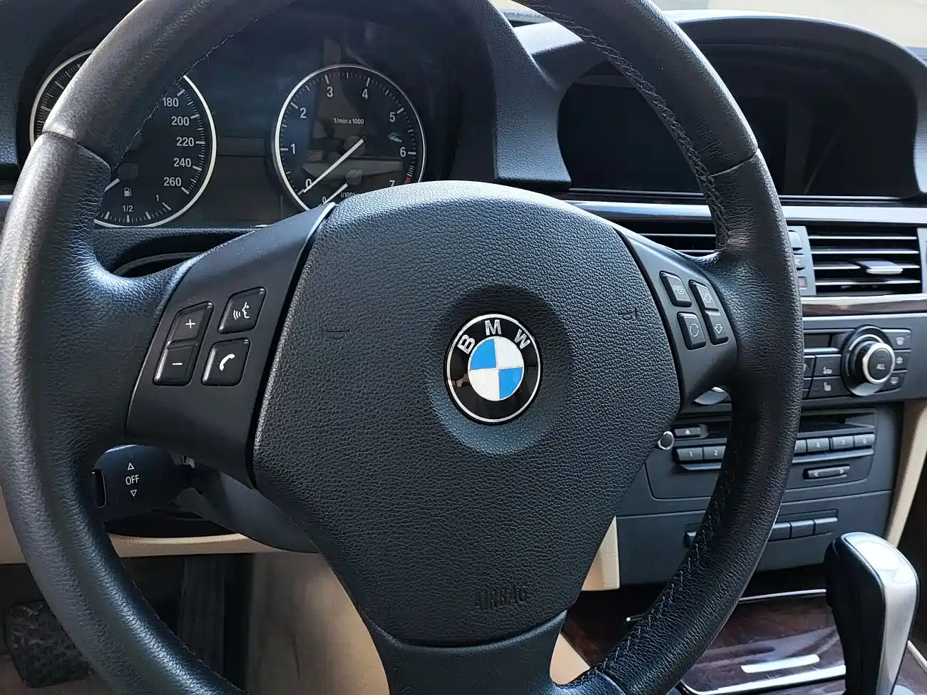 BMW 3 Series (Import) 2010 320i Luxury фото 12