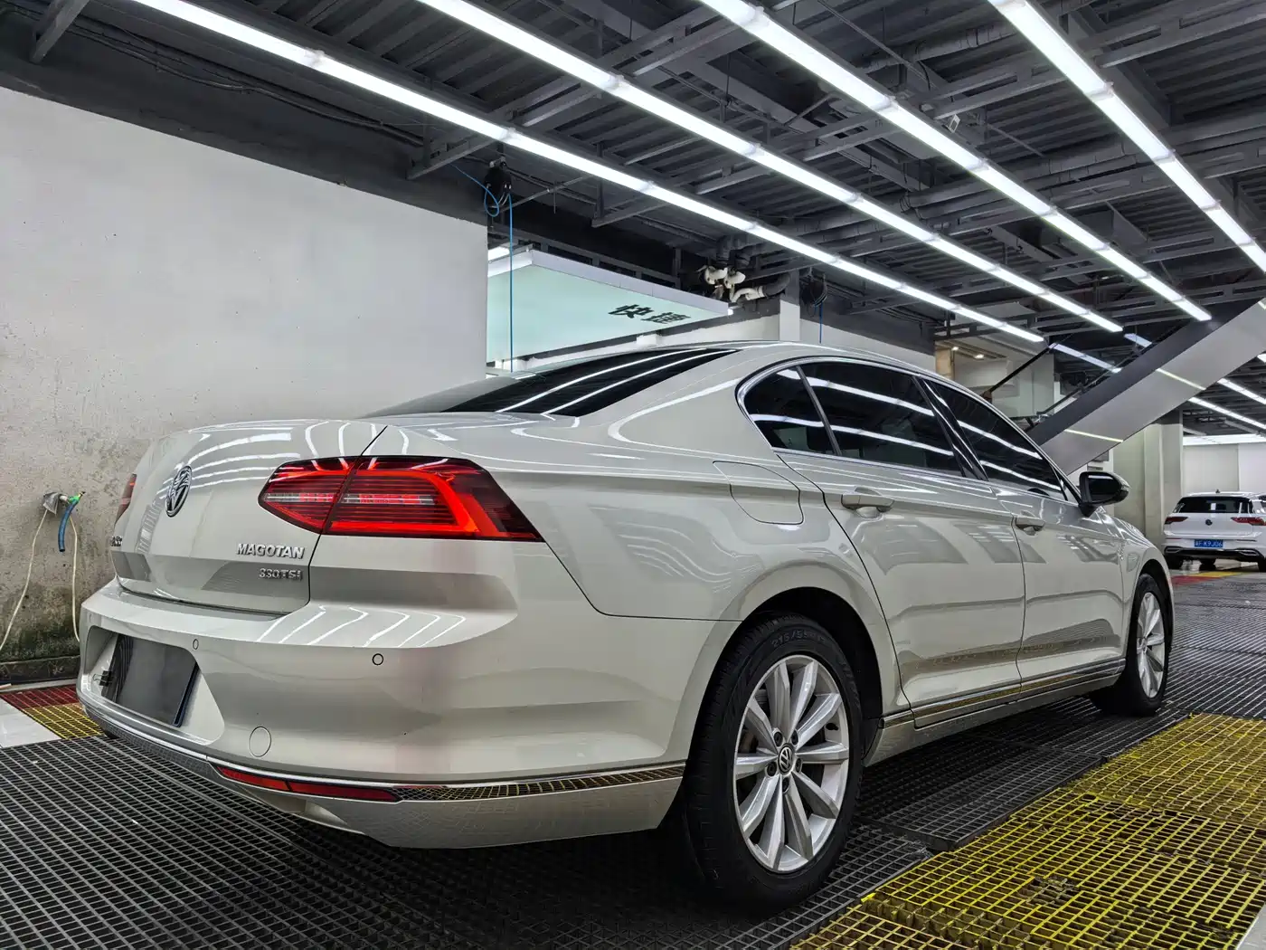 Volkswagen Magotan 2017 330TSI DSG Leading фото 6