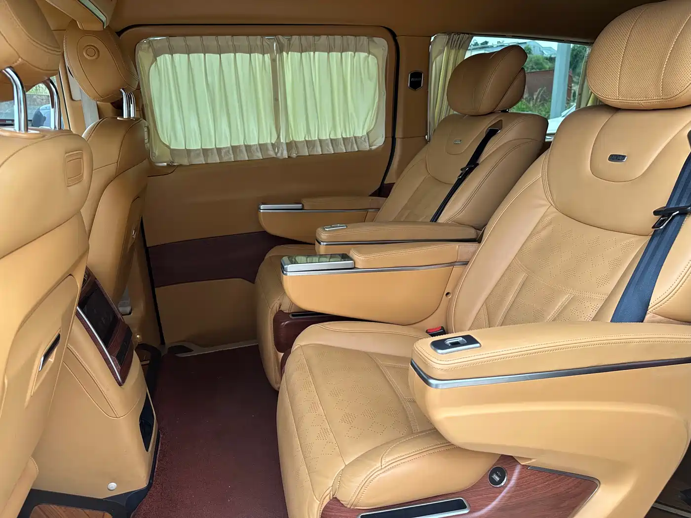 Mercedes-Benz V-Class 2018 V 260 L Premium Long Wheelbase Edition China VI фото 15