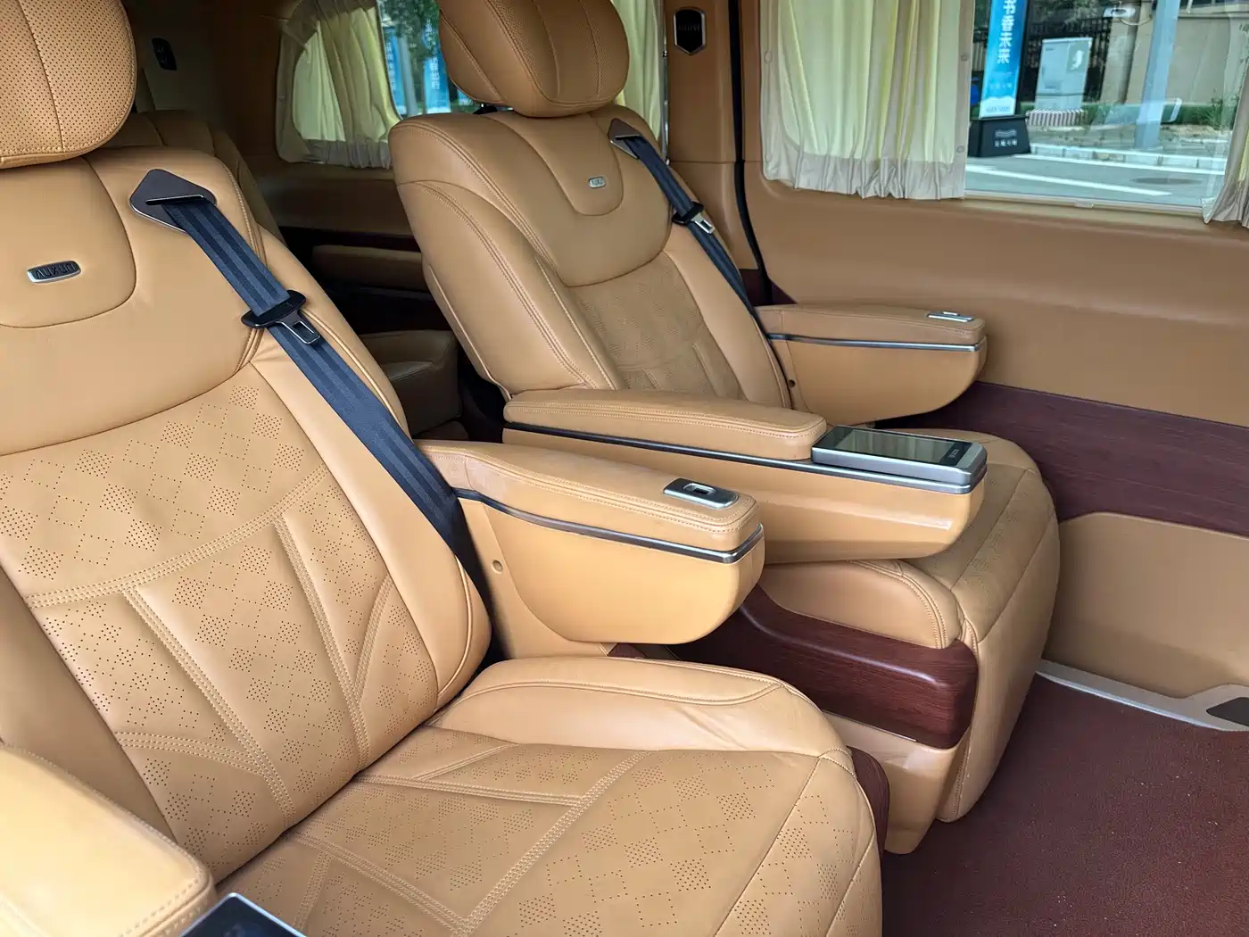 Mercedes-Benz V-Class 2018 V 260 L Premium Long Wheelbase Edition China VI фото 8