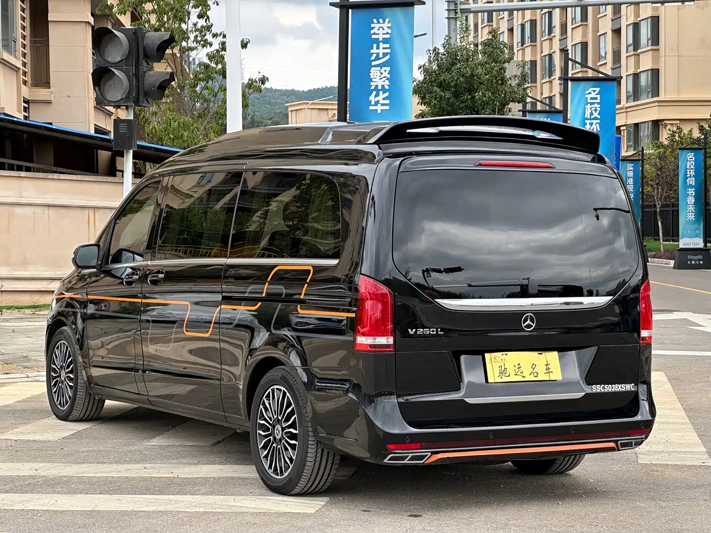 Mercedes-Benz V-Class 2018 V 260 L Premium Long Wheelbase Edition China VI фото 19
