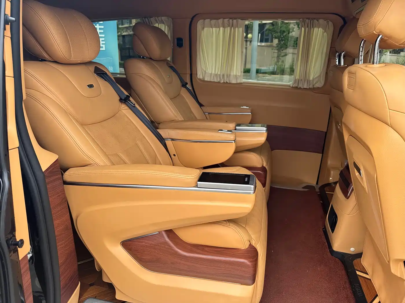 Mercedes-Benz V-Class 2018 V 260 L Premium Long Wheelbase Edition China VI фото 6