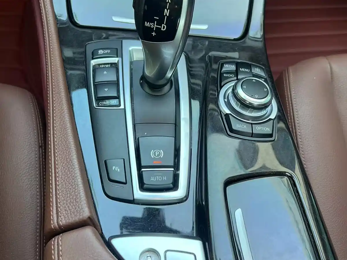 BMW 5 Series 2017 525Li Leading Edition фото 16