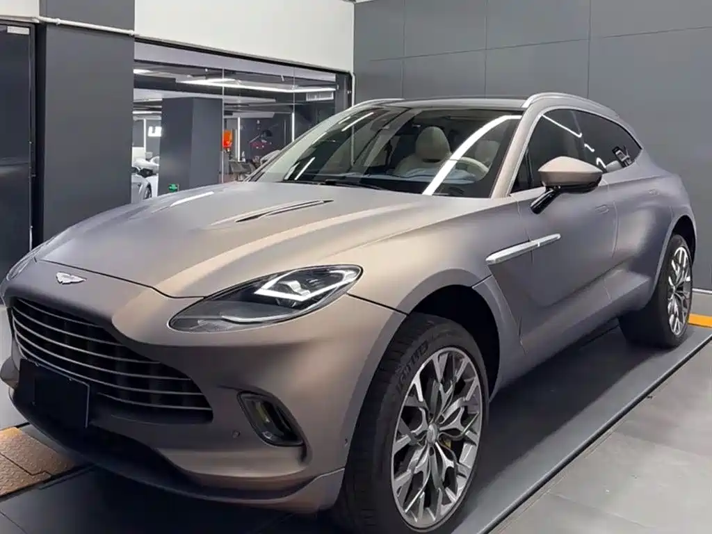 ASTON MARTIN DBX