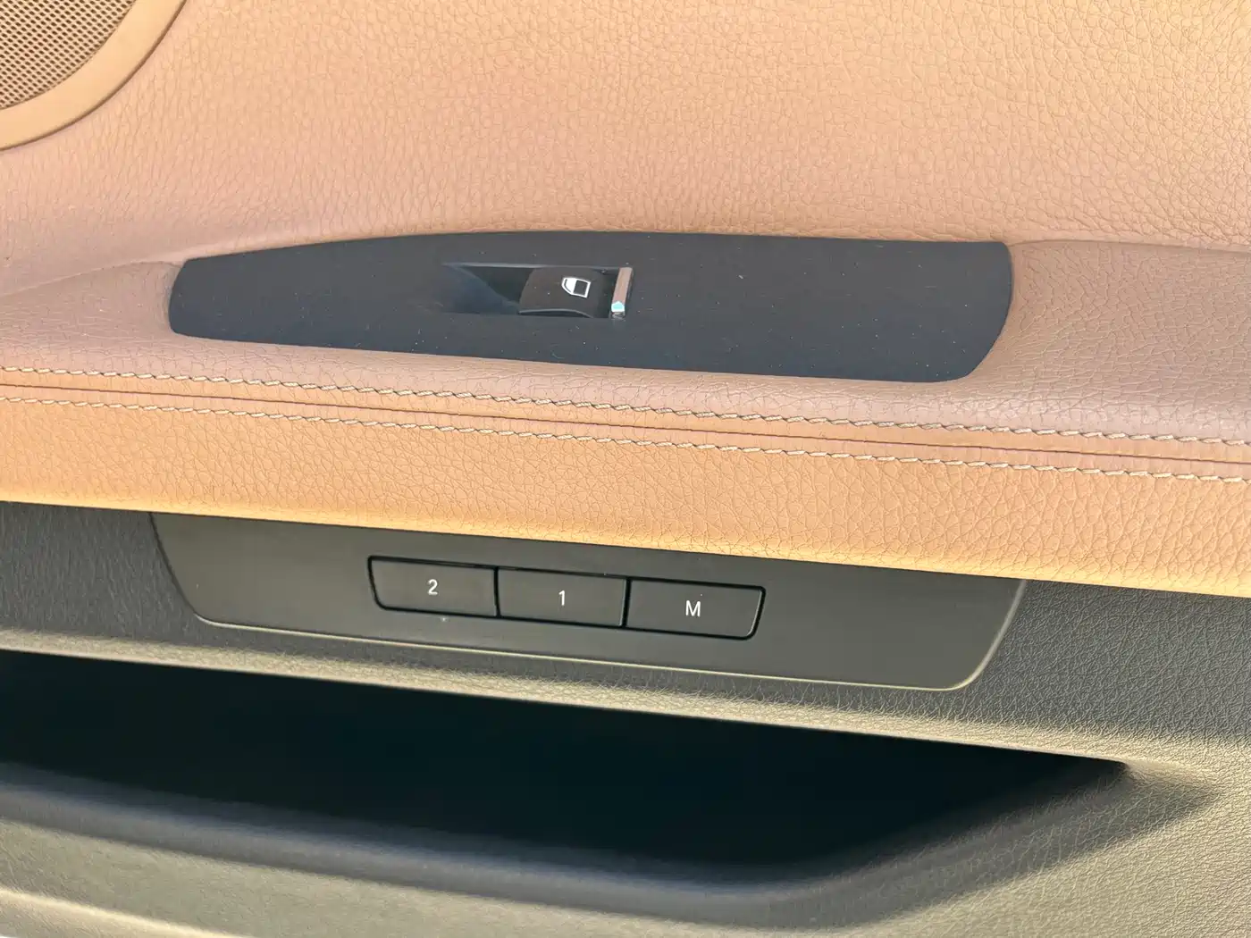 BMW 7 Series 2009 730Li Leading фото 21