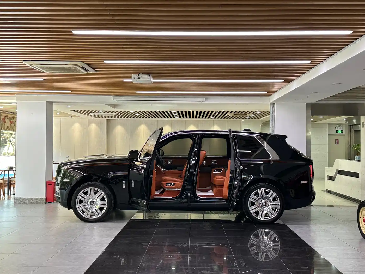 ROLLS-ROYCE CULLINAN