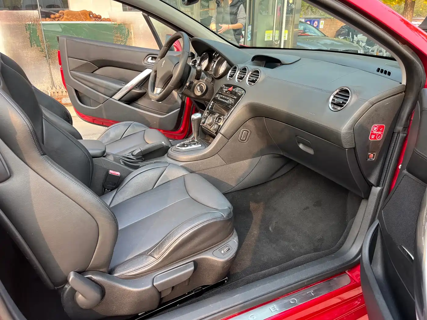 Peugeot 308 (Import) 2009 1.6T CC Automatic Luxury фото 16