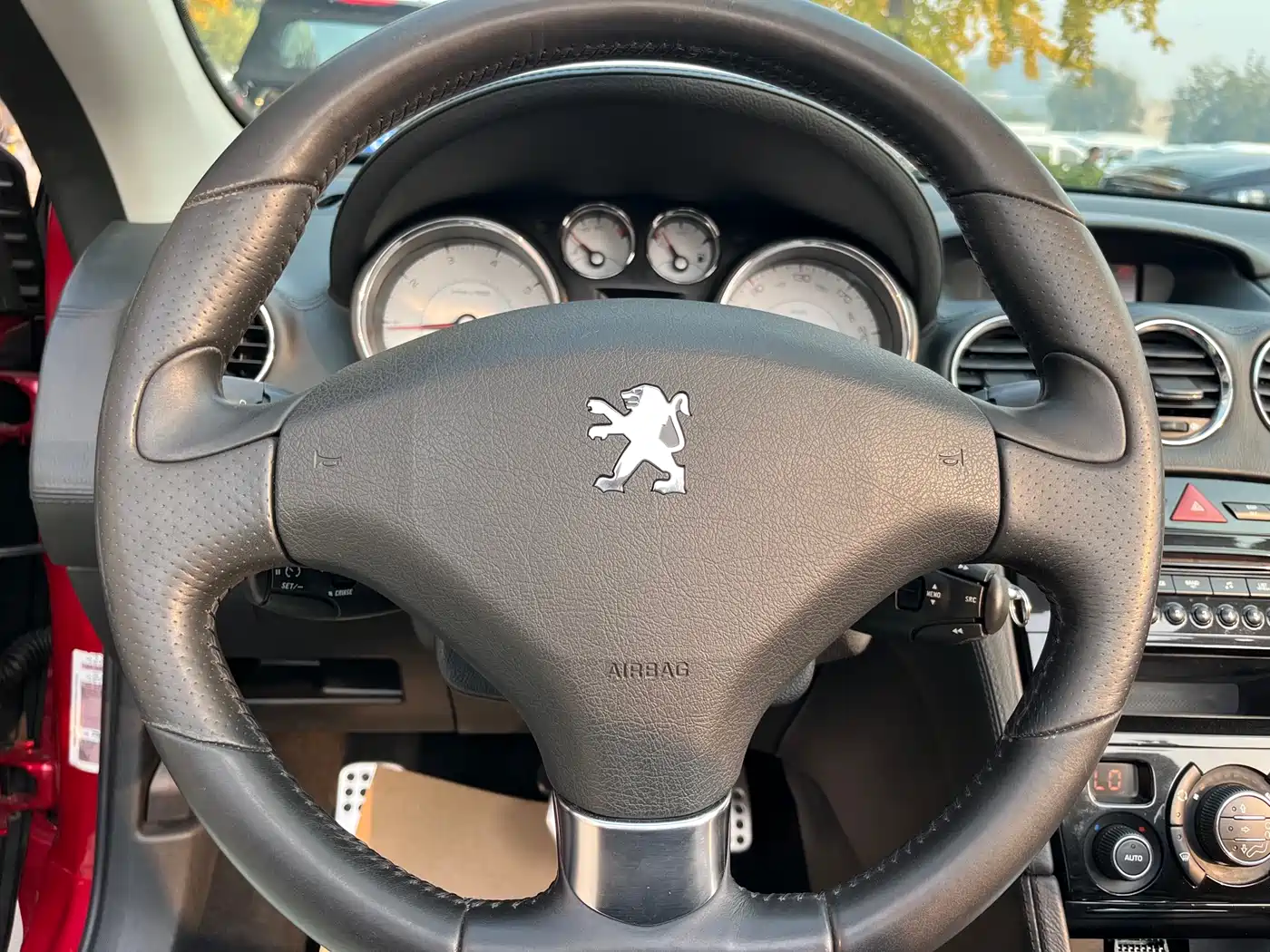 Peugeot 308 (Import) 2009 1.6T CC Automatic Luxury фото 22
