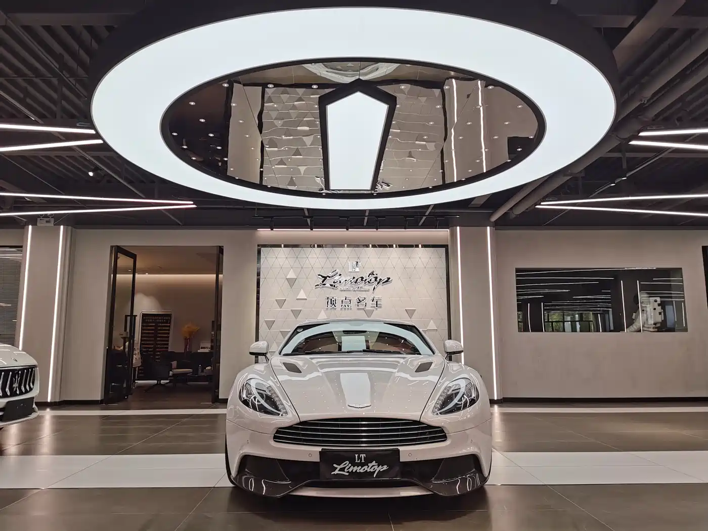 Aston Martin Vanquish 2014 Model 6.0L Centennial Edition фото 2