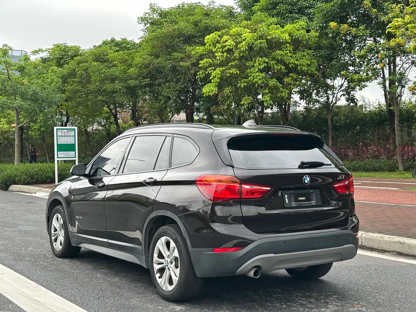 BMW X1 2016 sDrive18Li Premium Model фото 6