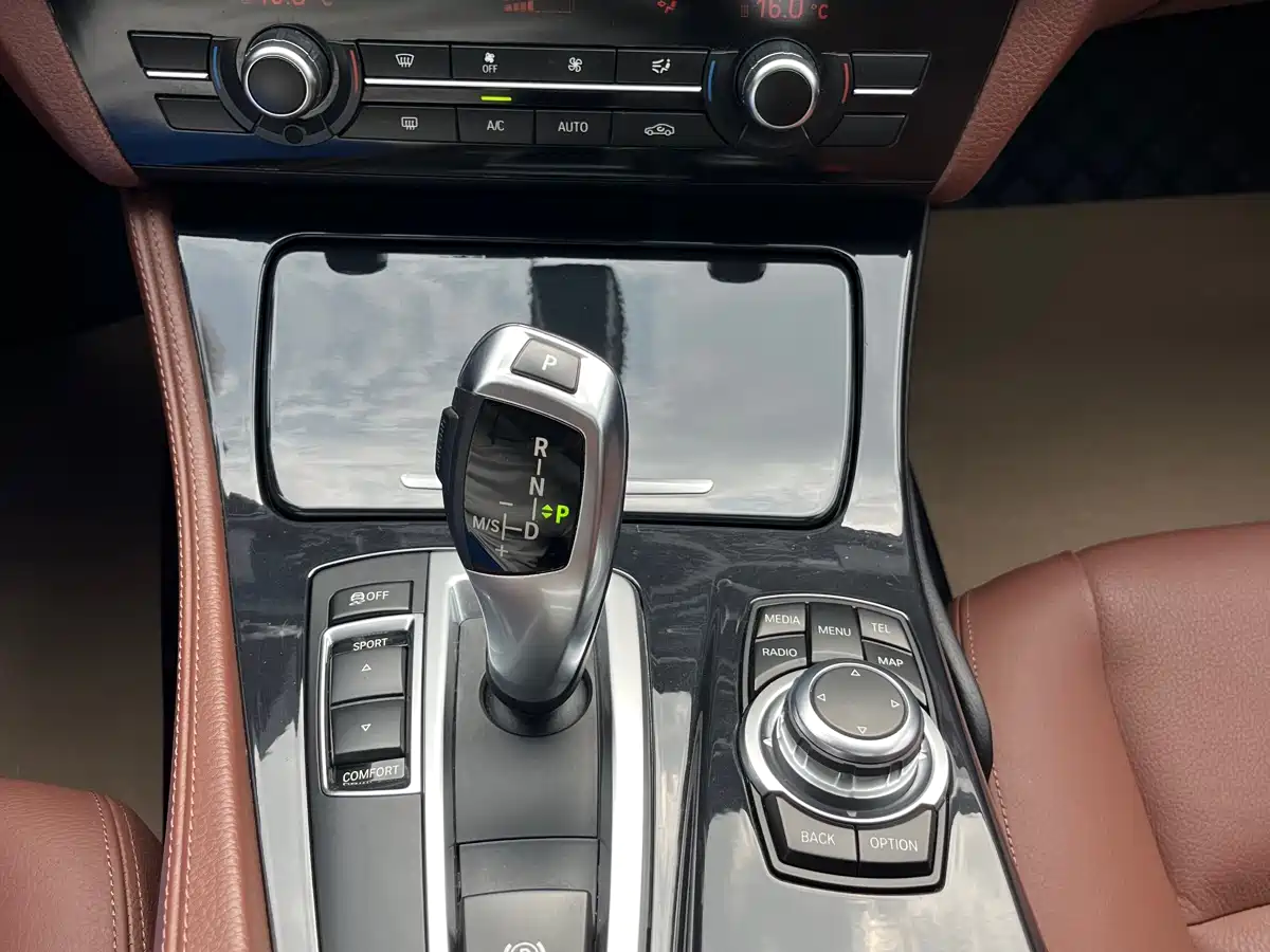 BMW 5 Series 2014 520Li Elegance фото 24