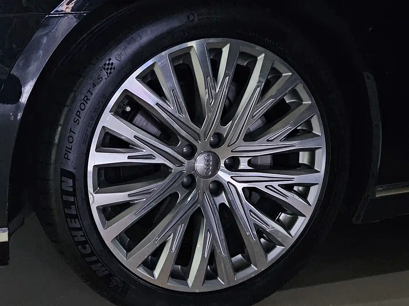 Audi A8 2022 A8L 50 TFSI quattro Comfort Collector's Edition фото 19