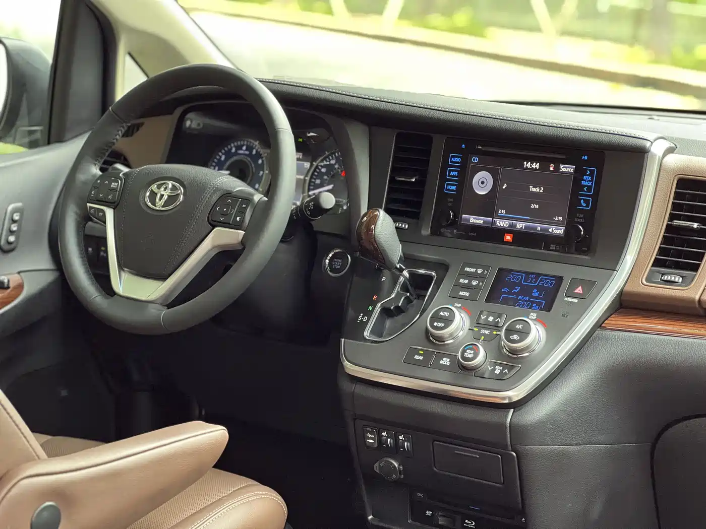 Toyota Sienna 2015 3.5L 2WD LE фото 12