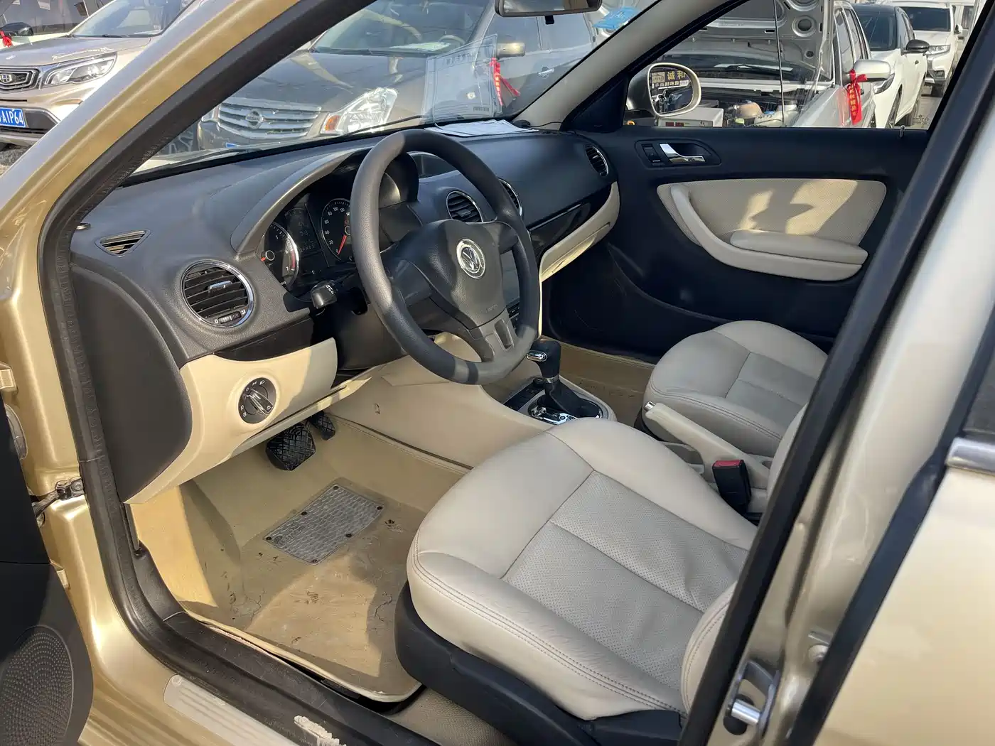 Volkswagen Lavida 2011 1.6L Automatic Pinxuan Edition фото 4