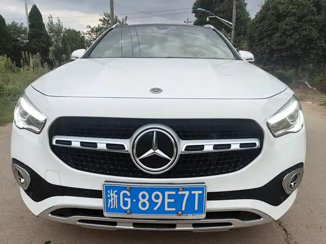 MERCEDES-BENZ GLA