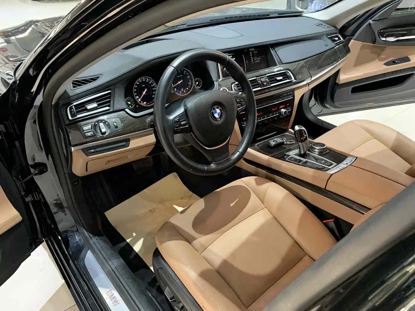 BMW 7 Series 2014 730Li Premium фото 5