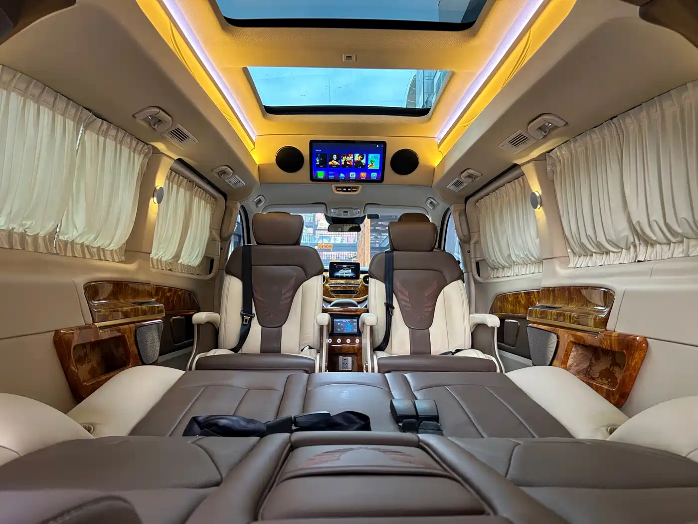 Mercedes-Benz V-Class 2017 Model V 260 L Premium Extended Edition фото 15