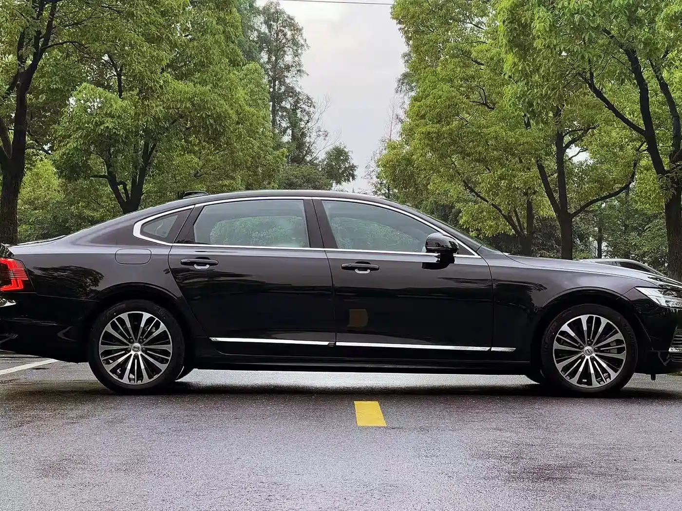 Volvo S90 Plug-in Hybrid 2023 2024 PHEV AWD Long Range Momentum Luxury Edition