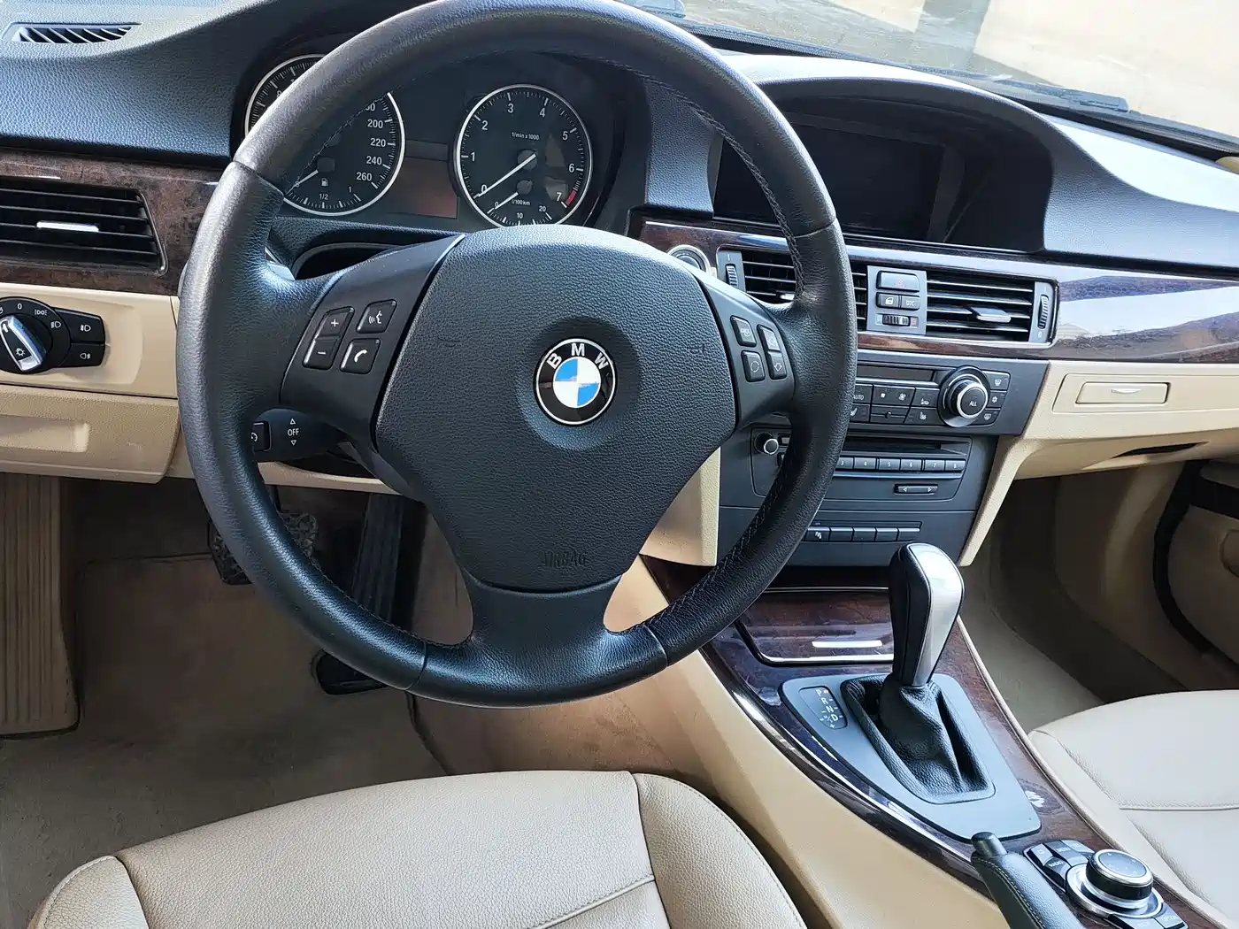 BMW 3 Series (Import) 2010 320i Luxury фото 11