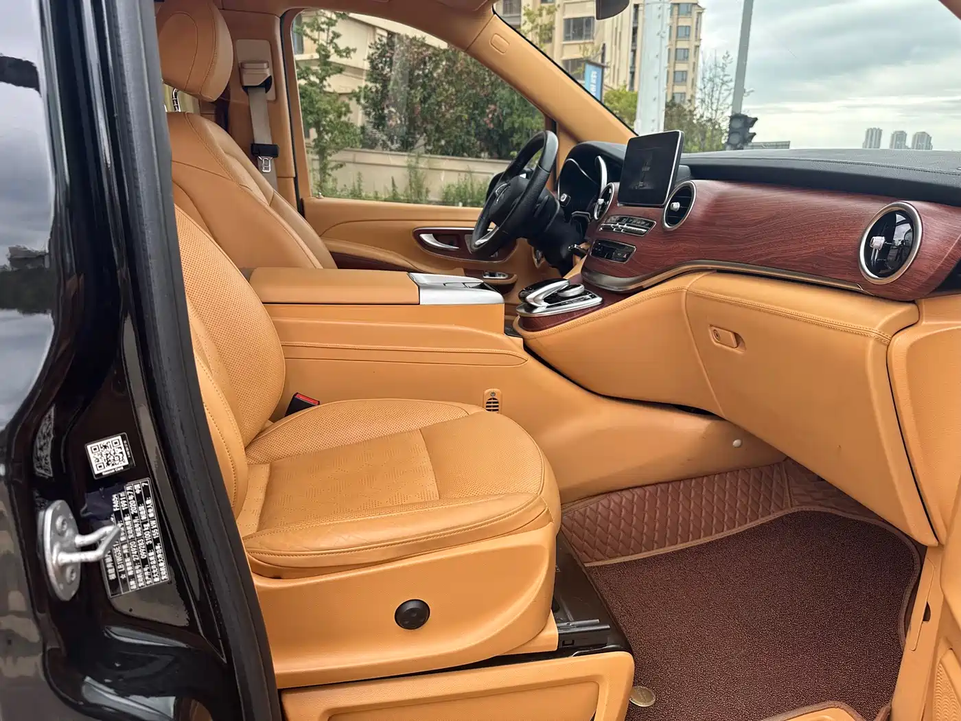 Mercedes-Benz V-Class 2018 V 260 L Premium Long Wheelbase Edition China VI фото 4