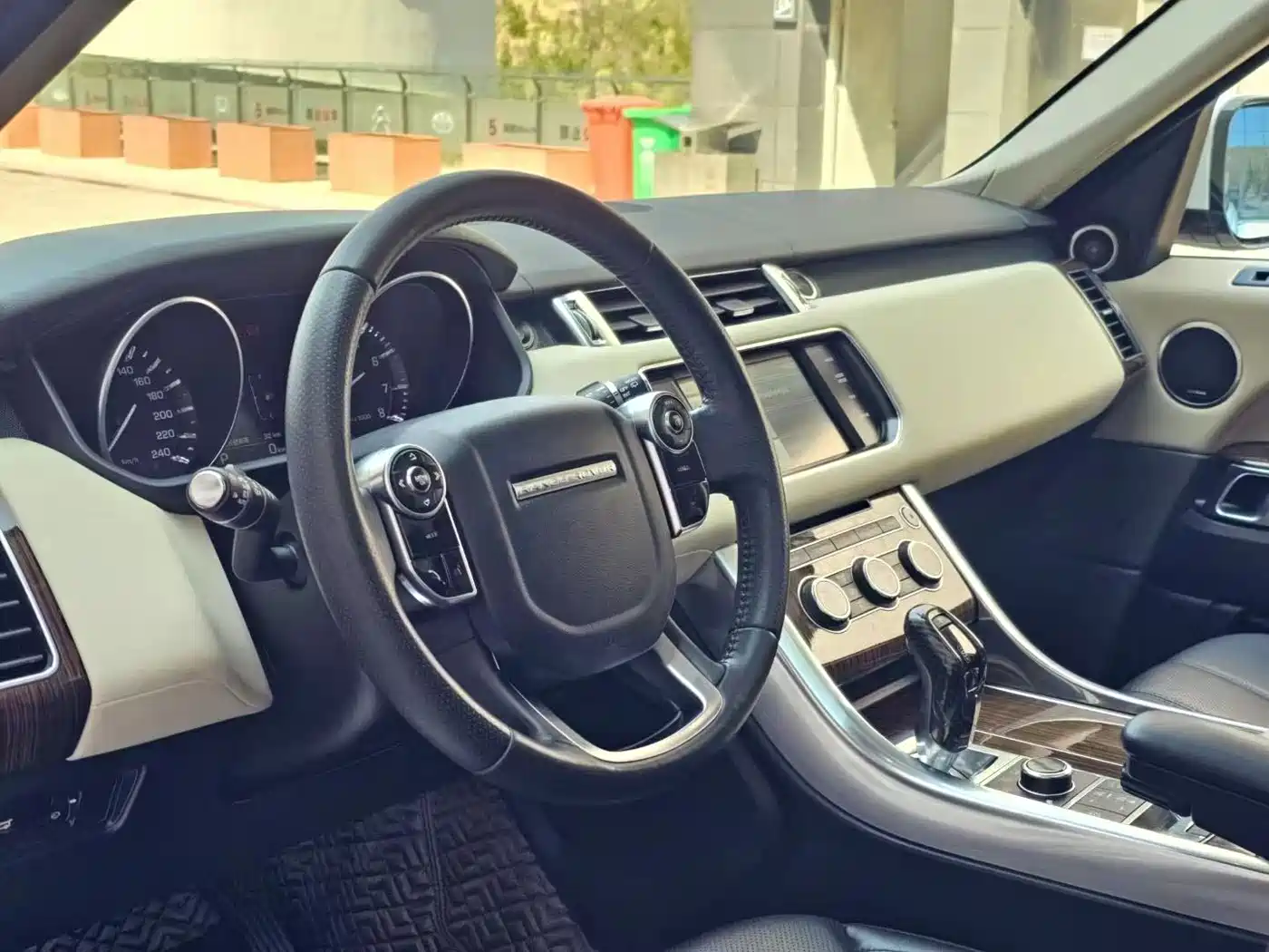 Land Rover Range Rover Sport 2014 3.0 SC V6 HSE фото 5
