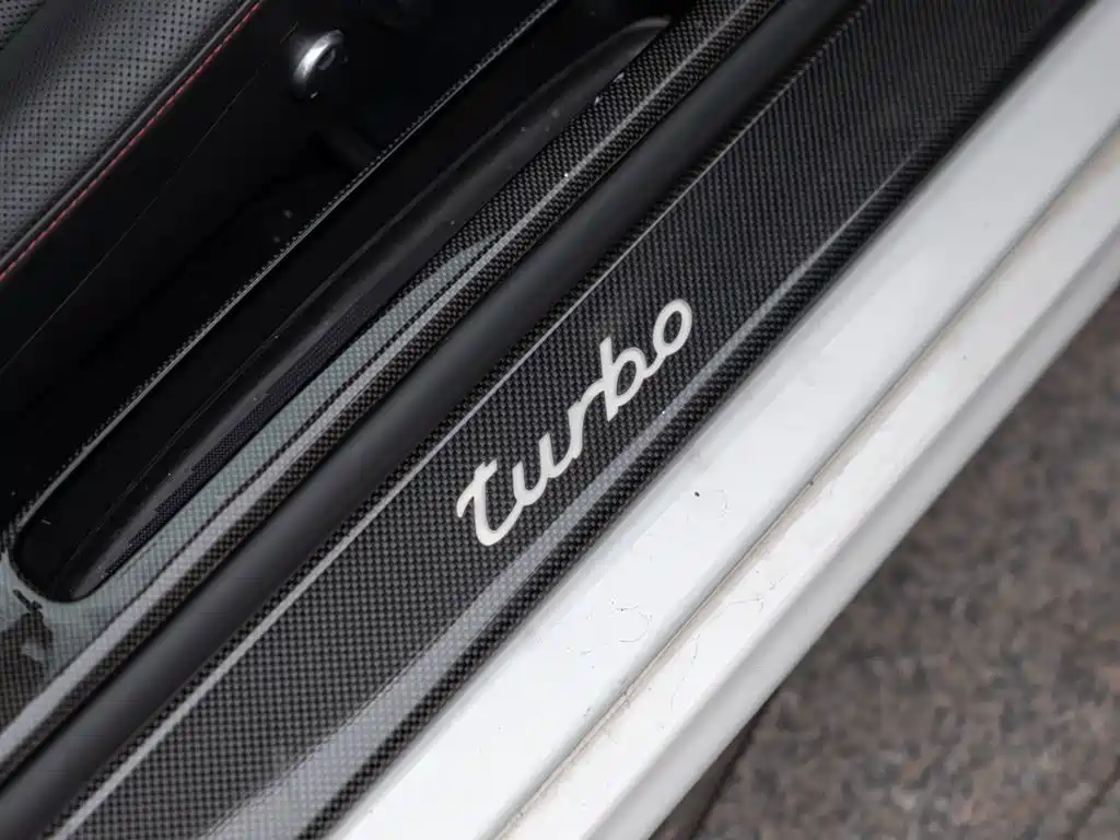 Porsche 911 2010 Turbo 3.8T фото 21