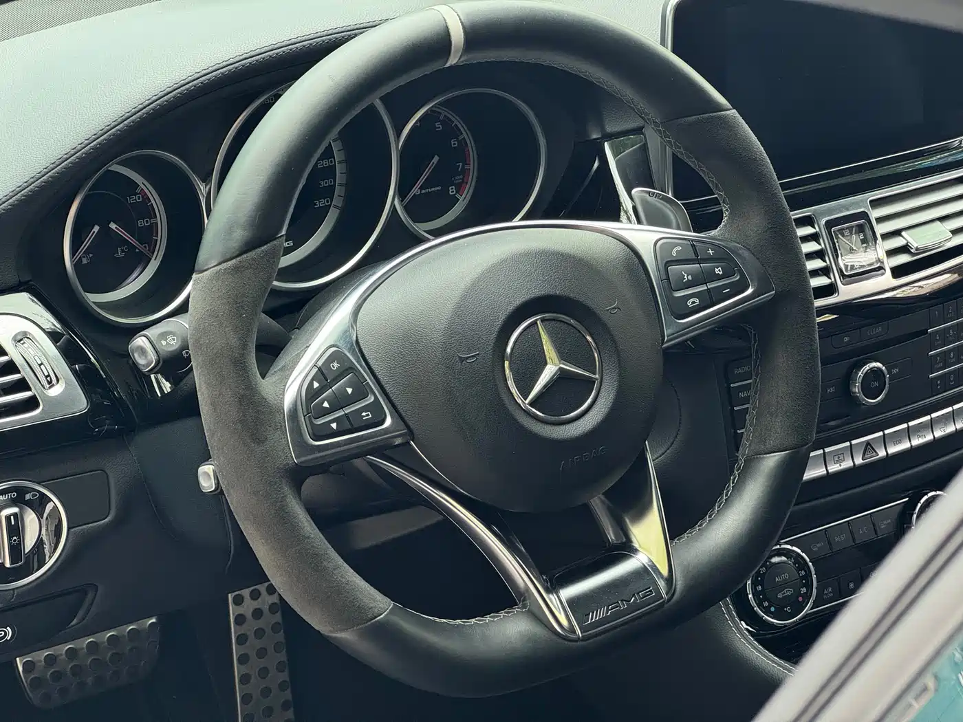 Mercedes-Benz CLS AMG 2015 AMG CLS 63 S 4MATIC фото 11