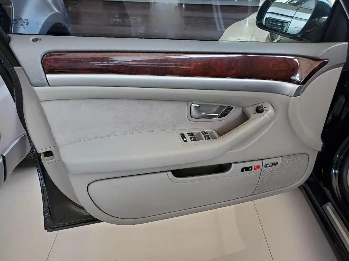Audi A8 2005 A8L 4.2L фото 9