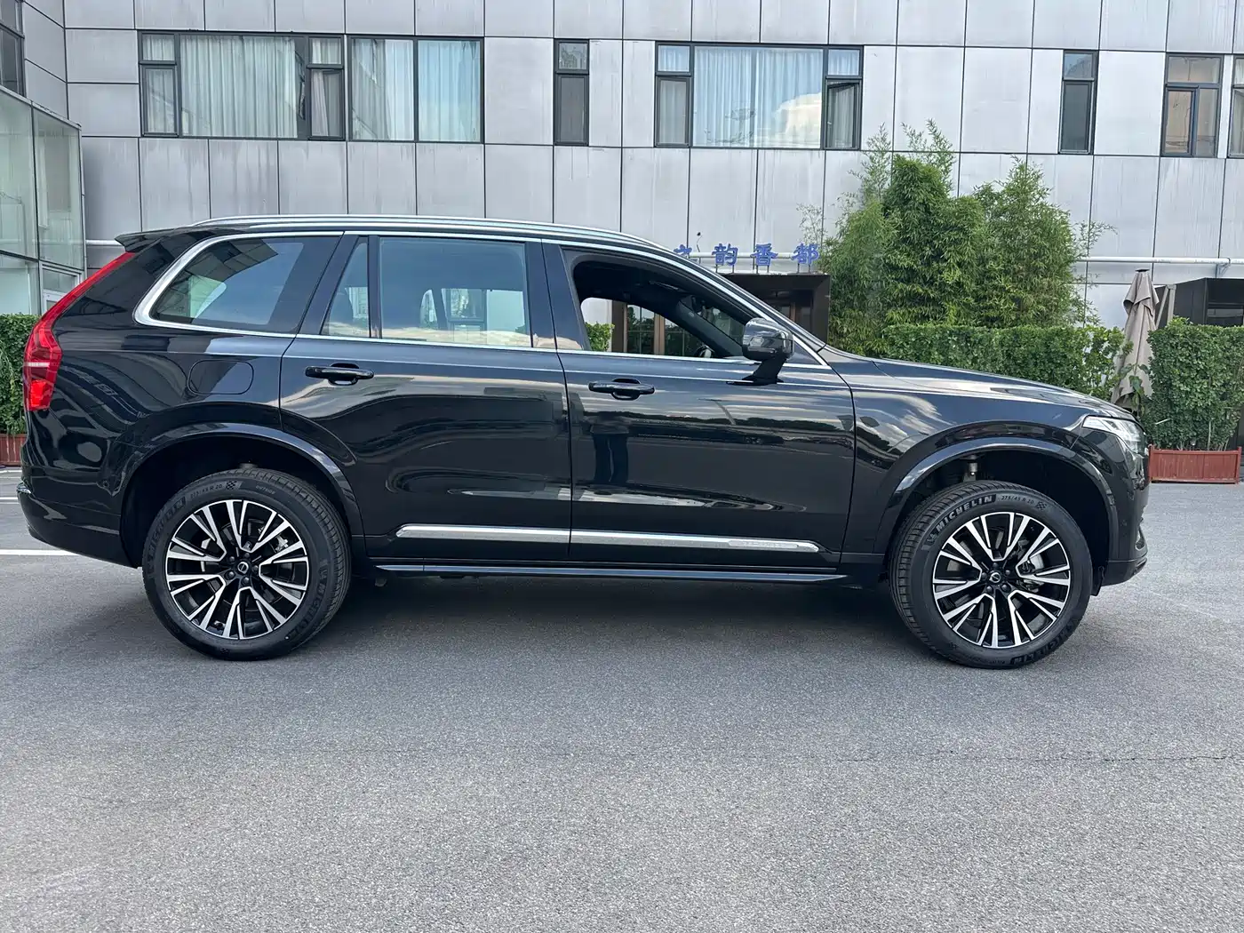 Volvo XC90 Plug-in Hybrid 2023 2024 T8 Premium Luxury 7-Seater