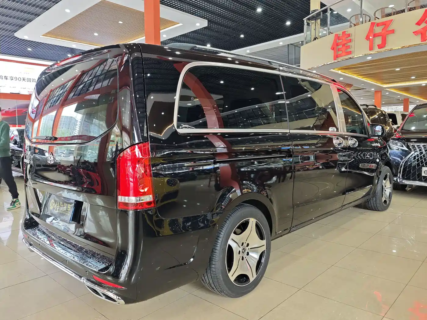 Mercedes-Benz Vito 2021 2.0T Elite 7-Seater фото 4