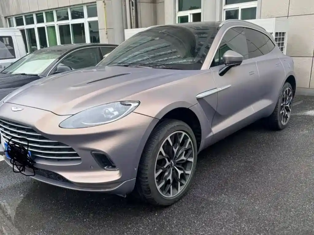 ASTON MARTIN DBX