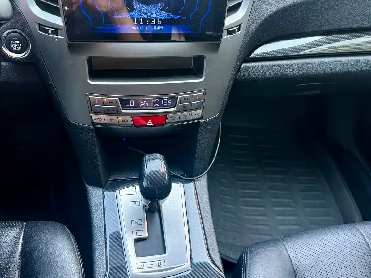 Subaru Legacy 2010 2.5GT Luxury Navigation Edition фото 17