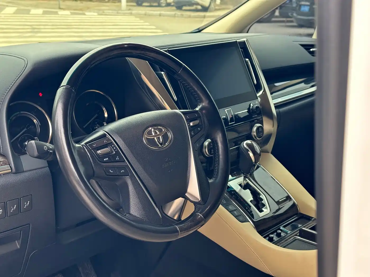 Toyota Alphard 2021 Hybrid 2.5L Premium фото 20