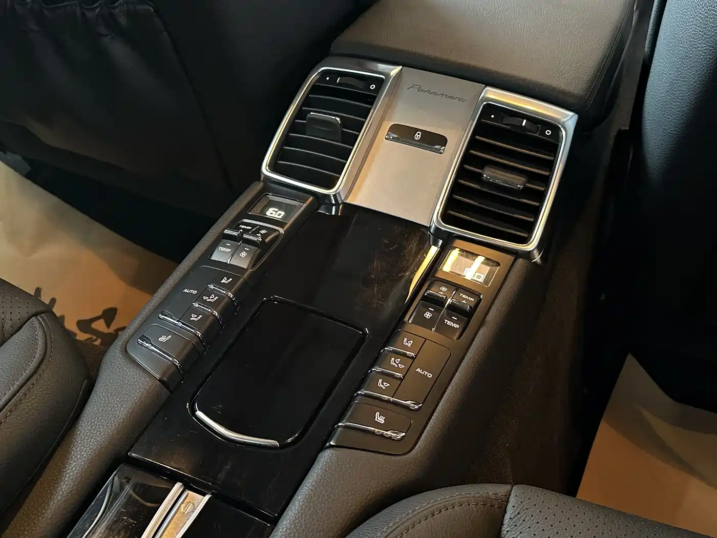 Porsche Panamera 2014 Panamera 4 3.0T фото 16