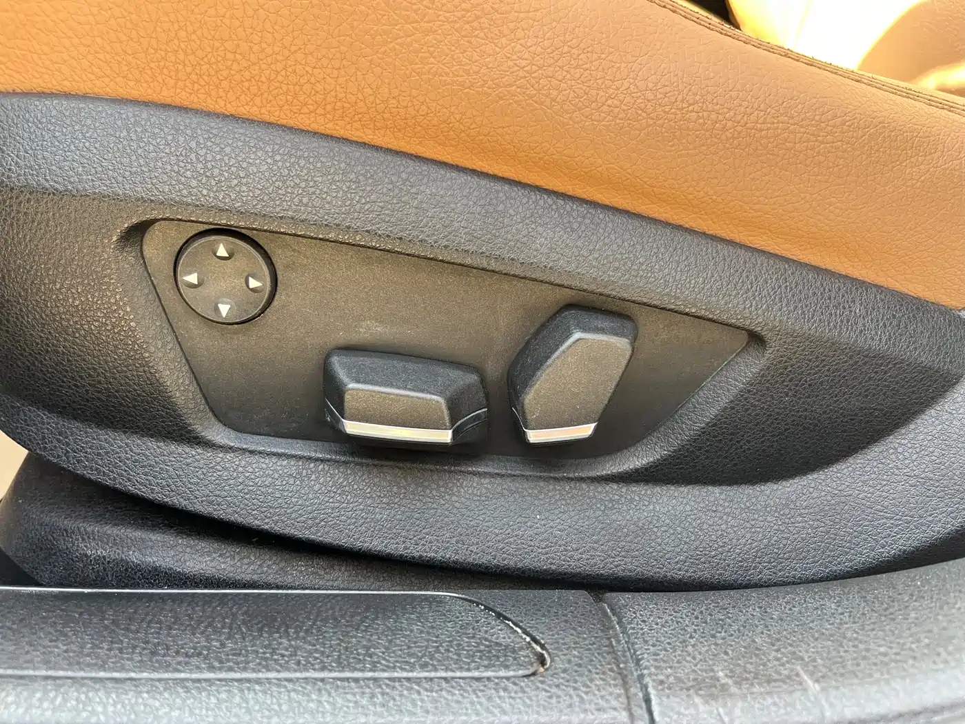 BMW 7 Series 2009 730Li Leading фото 9