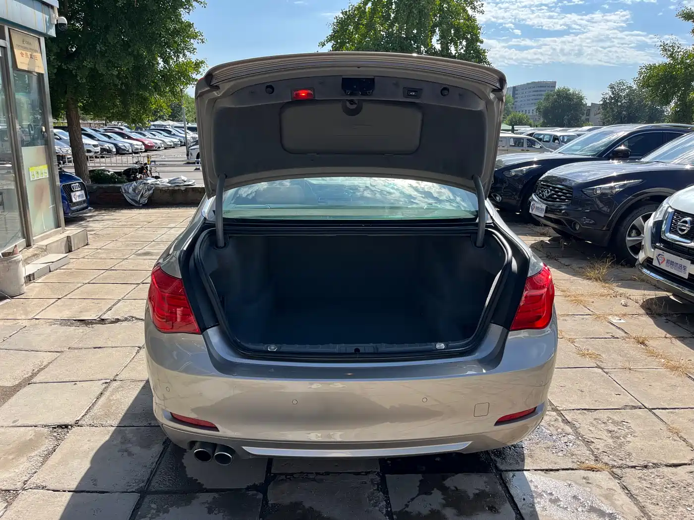 BMW 7 Series 2009 730Li Leading фото 29