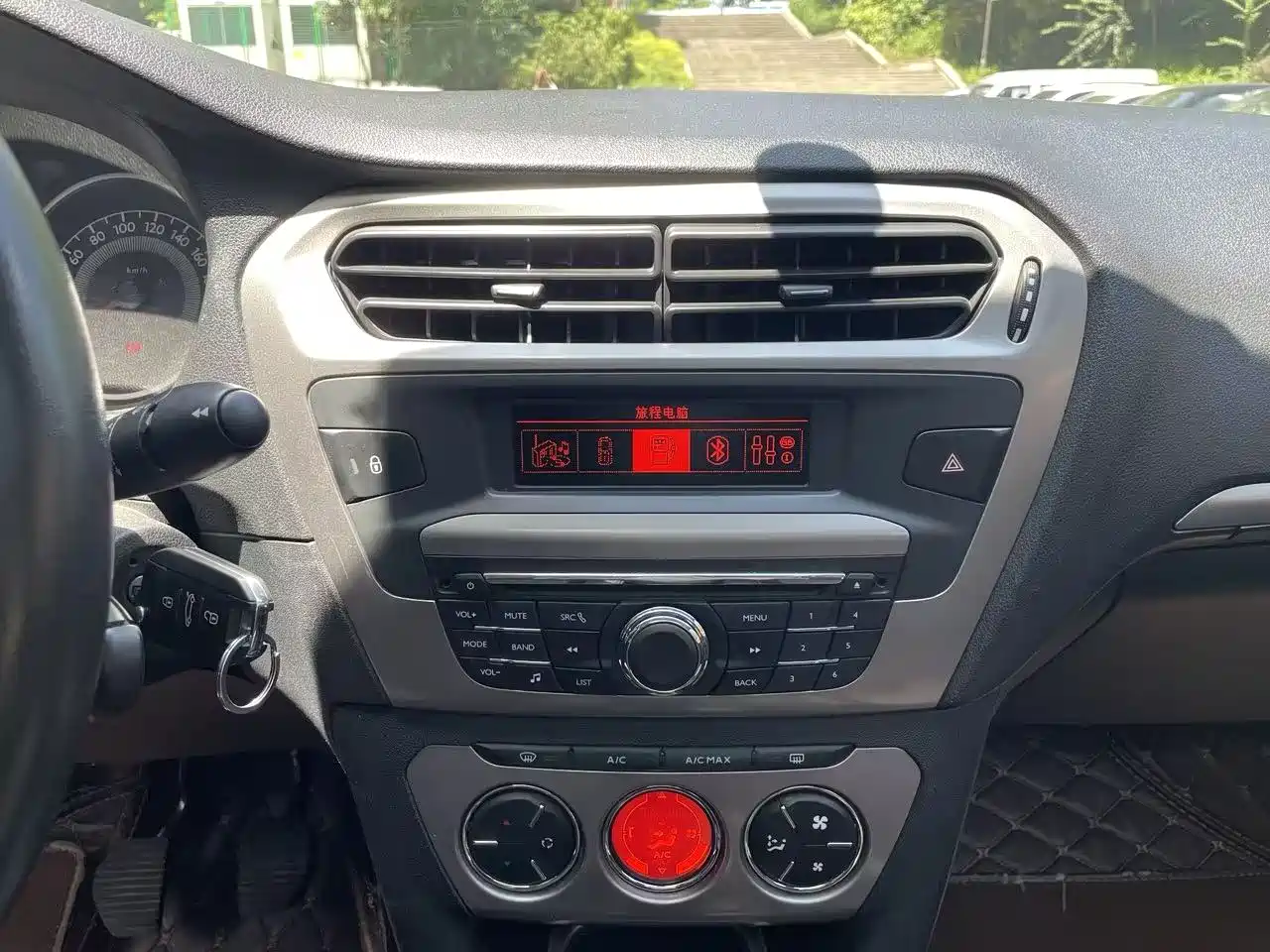 Peugeot 301 2016 1.6L Manual Luxury Edition фото 15