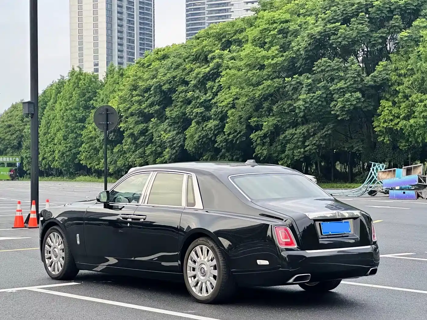 Rolls-Royce Phantom 2018 6.7T Standard Wheelbase Version фото 4